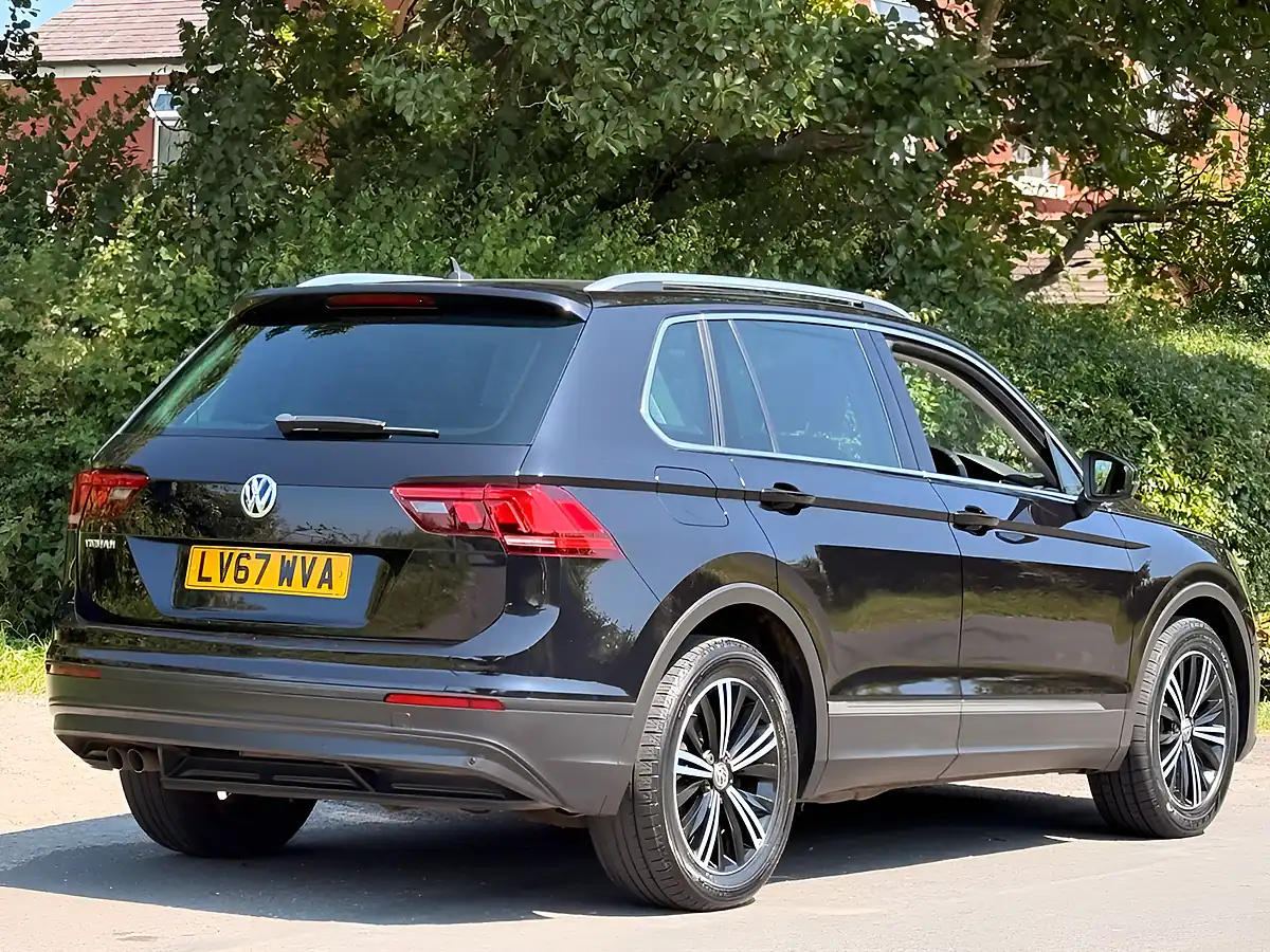Used 2017 Volkswagen Tiguan Se Navigation Black - Interior and Exterior details 8
