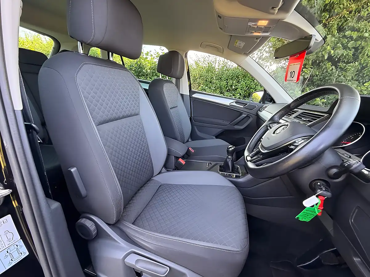 Used 2017 Volkswagen Tiguan Se Navigation Black - Interior and Exterior details 9
