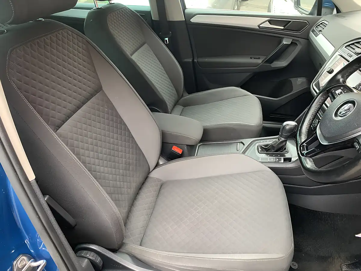 Used 2017 Volkswagen Tiguan Se Navigation Blue - Interior and Exterior details 3