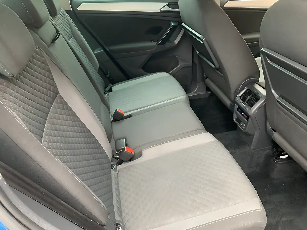 Used 2017 Volkswagen Tiguan Se Navigation Blue - Interior and Exterior details 6