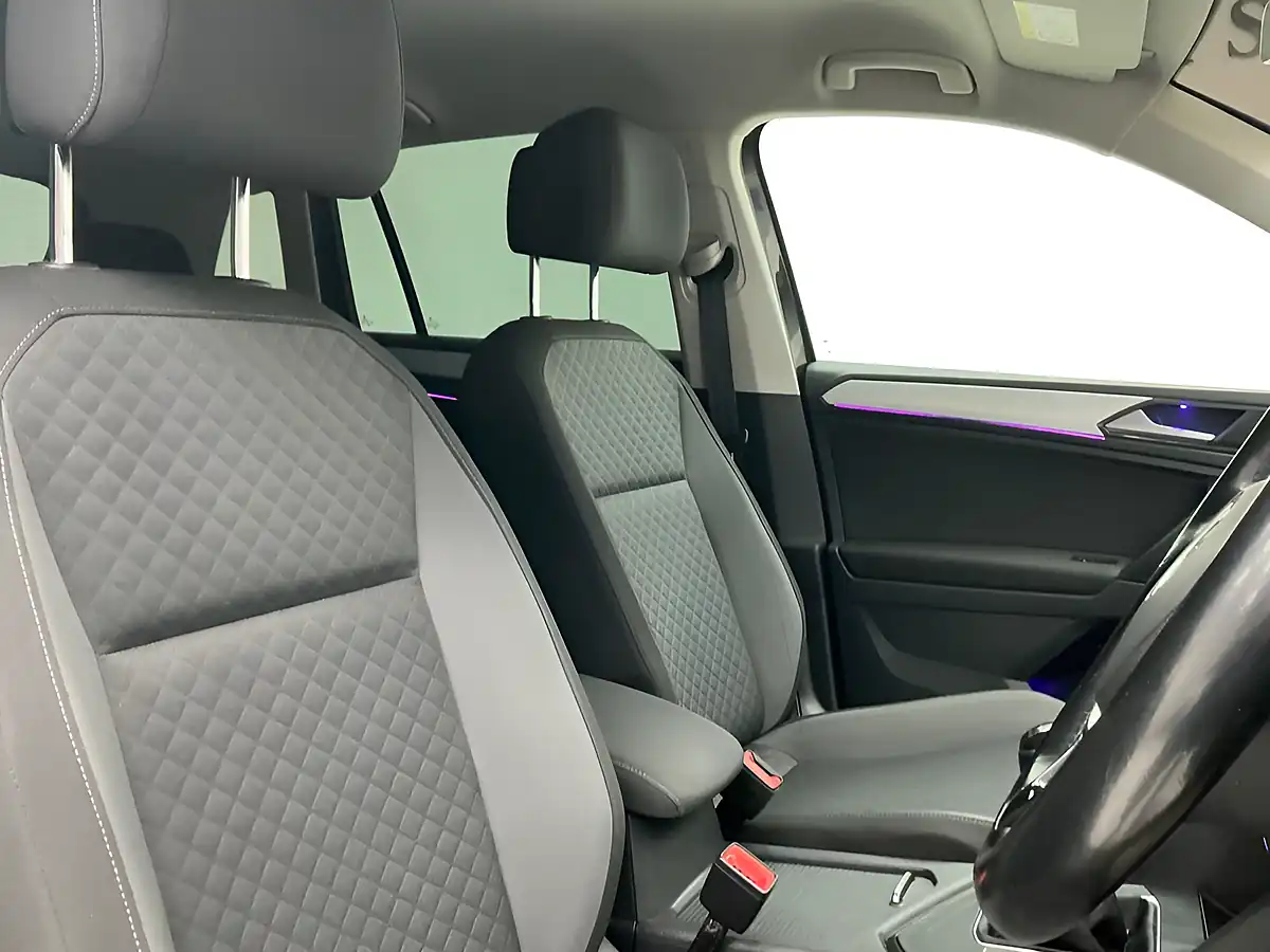Used 2017 Volkswagen Tiguan Se Navigation Grey - Interior and Exterior details 10