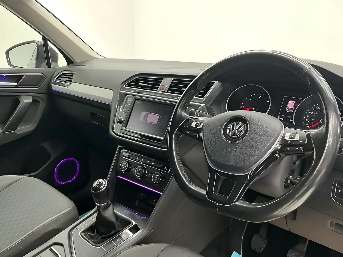 Used 2017 Volkswagen Tiguan Se Navigation Grey - Interior and Exterior details 11