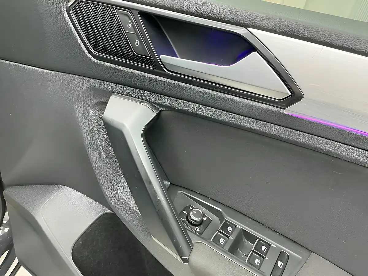 Used 2017 Volkswagen Tiguan Se Navigation Grey - Interior and Exterior details 13