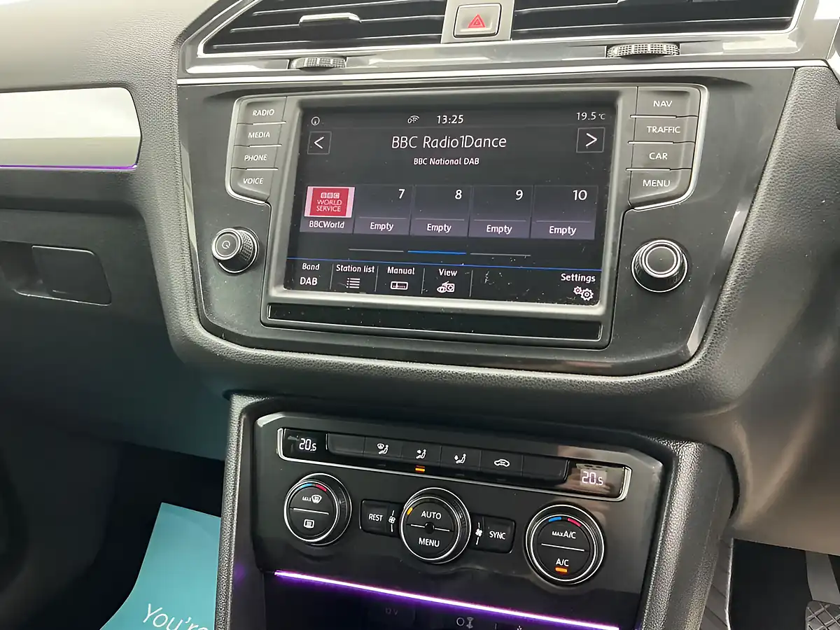 Used 2017 Volkswagen Tiguan Se Navigation Grey - Interior and Exterior details 15