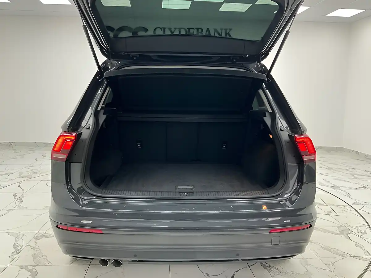Used 2017 Volkswagen Tiguan Se Navigation Grey - Interior and Exterior details 18