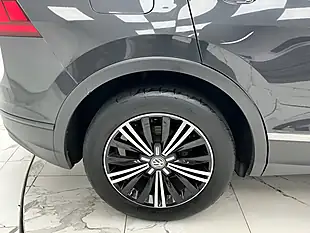 Used 2017 Volkswagen Tiguan Se Navigation Grey - Interior and Exterior details 19