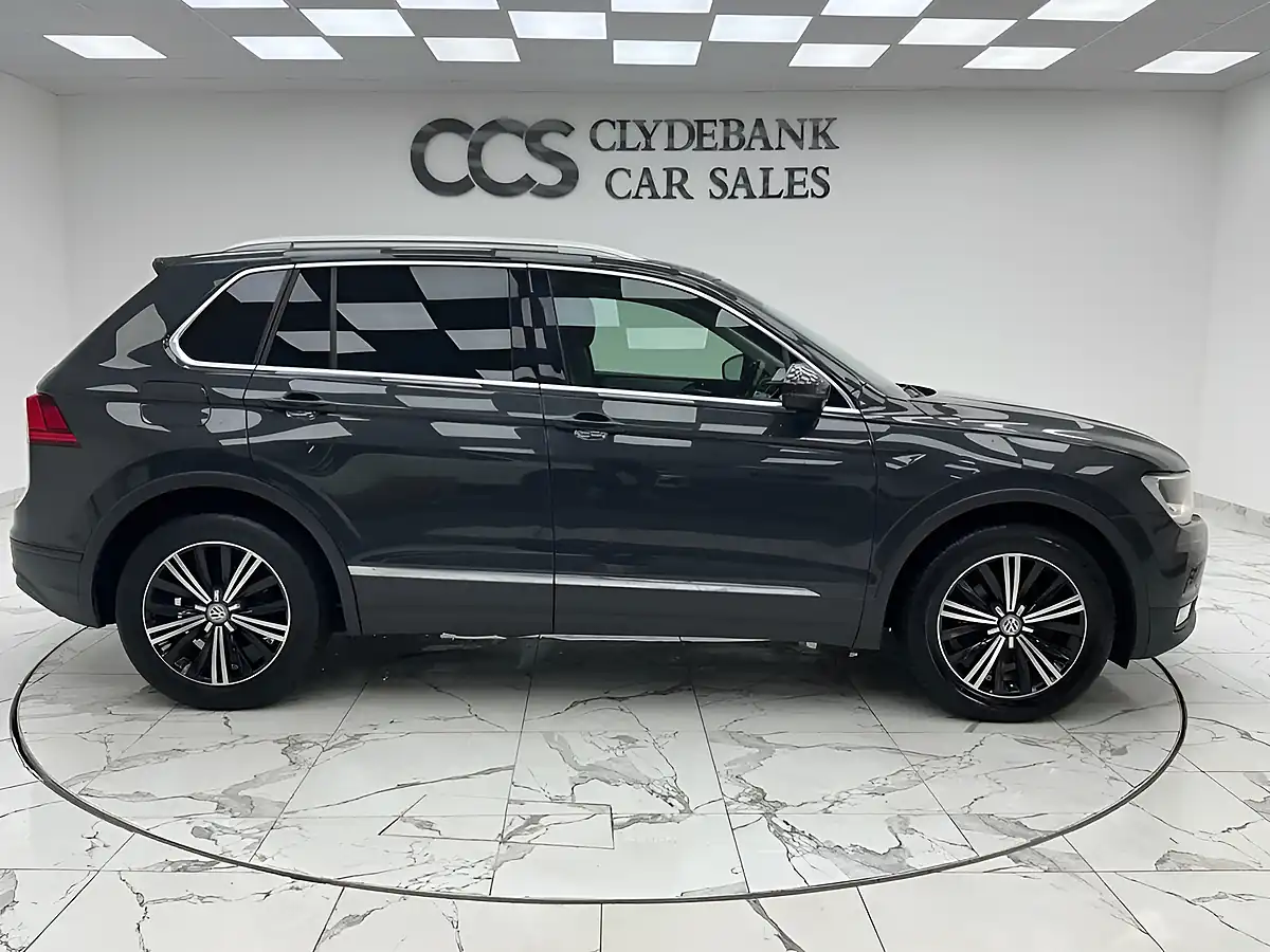 Used 2017 Volkswagen Tiguan Se Navigation Grey - Interior and Exterior details 2