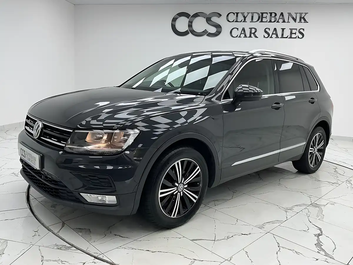 Used 2017 Volkswagen Tiguan Se Navigation Grey - Interior and Exterior details 3