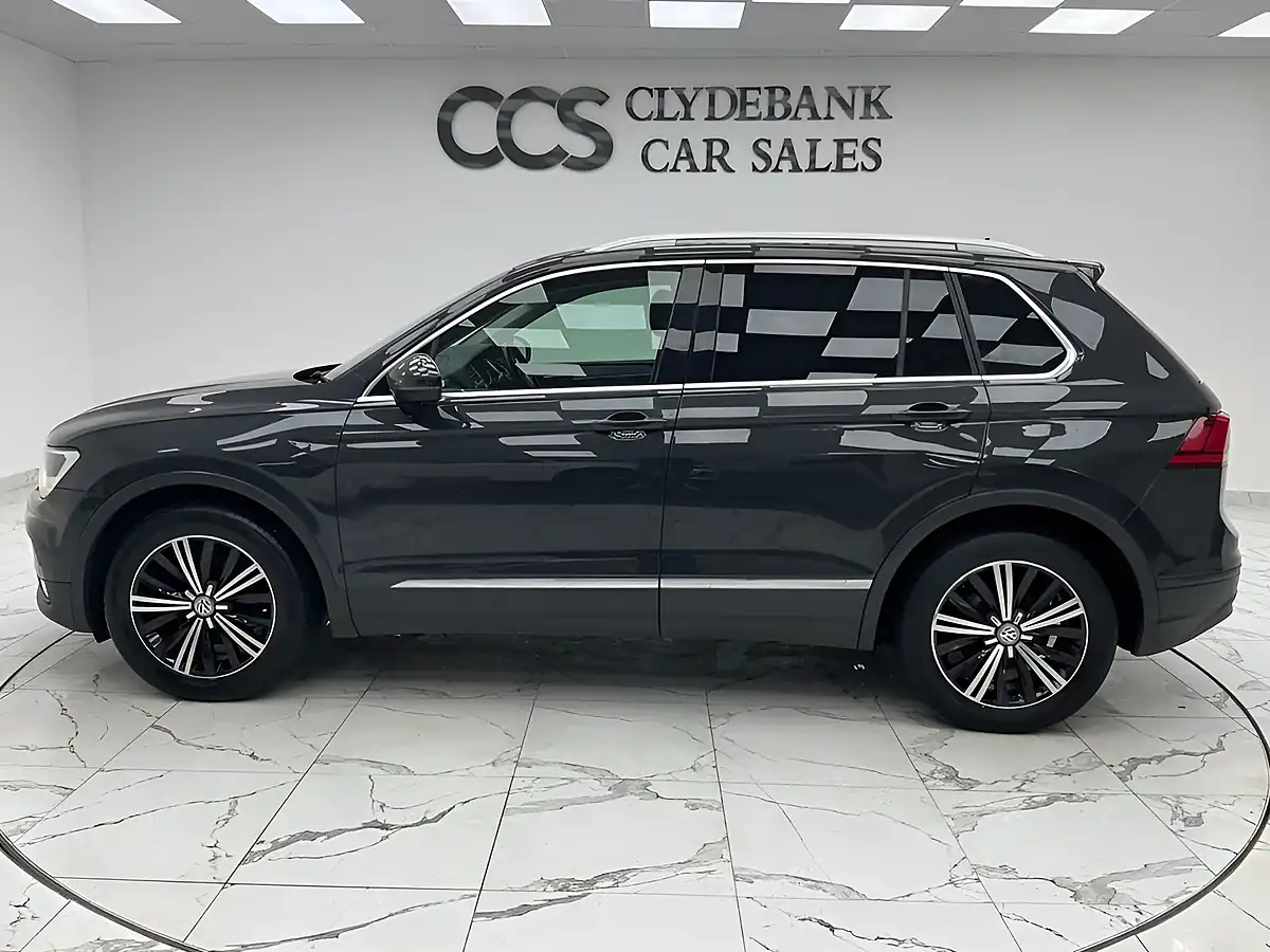 Used 2017 Volkswagen Tiguan Se Navigation Grey - Interior and Exterior details 4
