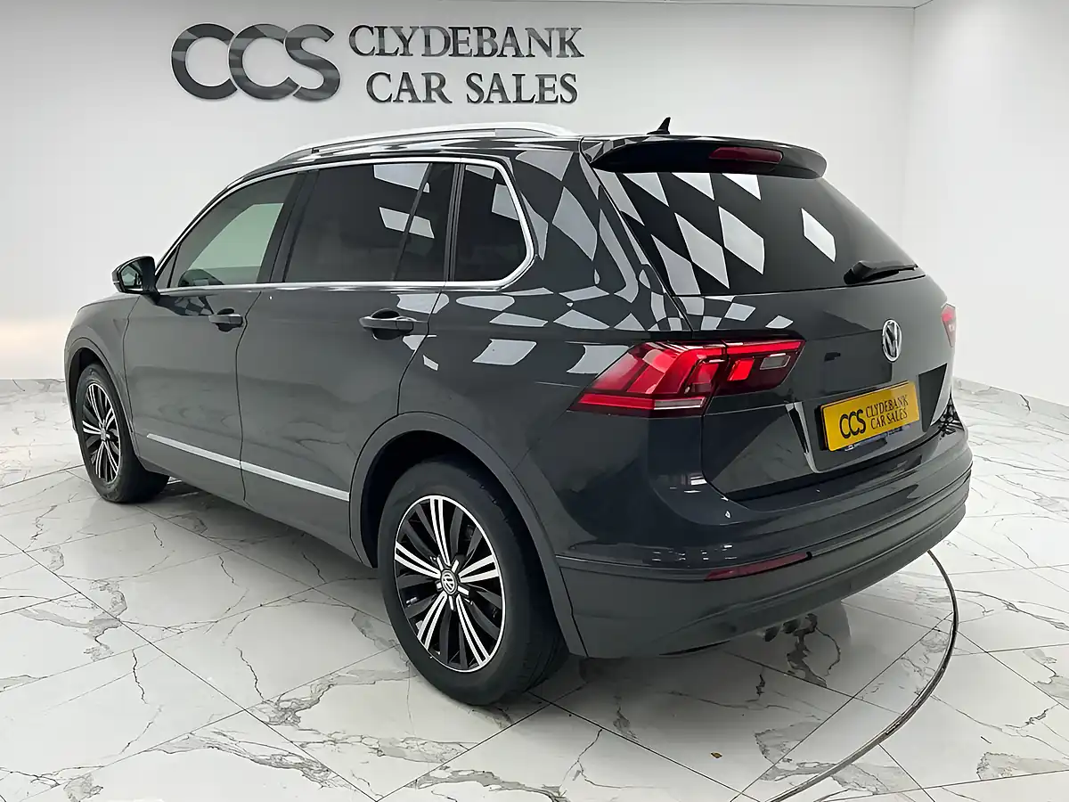 Used 2017 Volkswagen Tiguan Se Navigation Grey - Interior and Exterior details 5