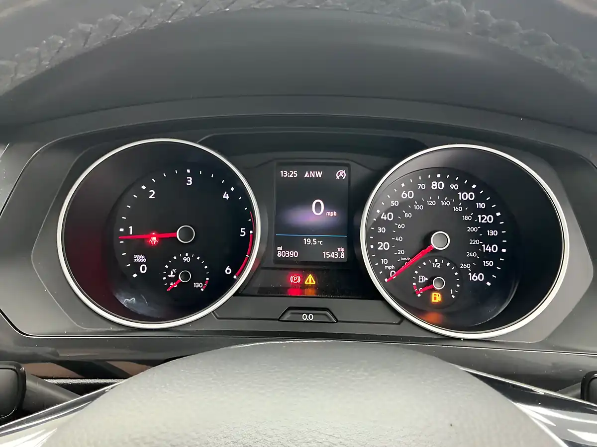 Used 2017 Volkswagen Tiguan Se Navigation Grey - Interior and Exterior details 8