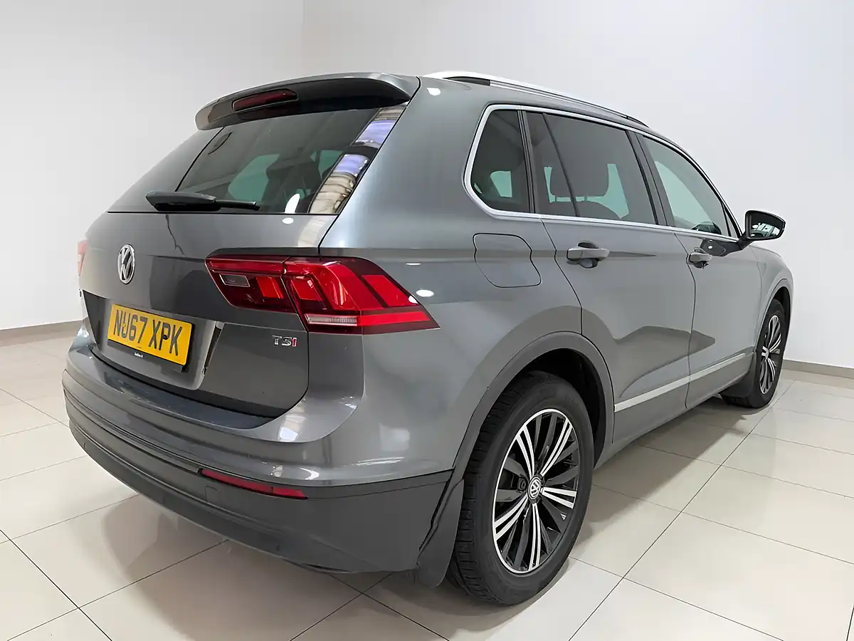 Used 2017 Volkswagen Tiguan Se Navigation Grey - Interior and Exterior details 10