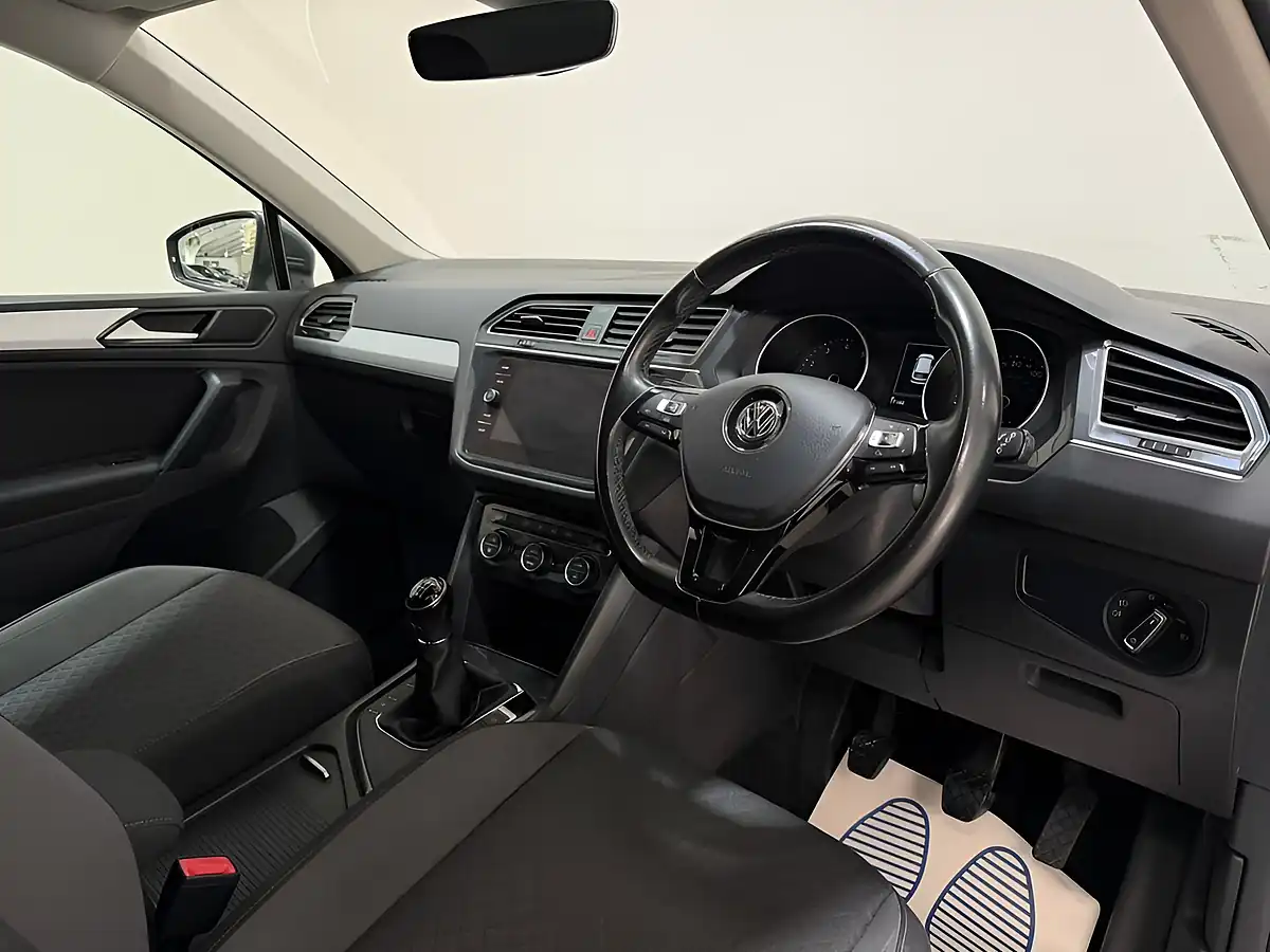 Used 2017 Volkswagen Tiguan Se Navigation Grey - Interior and Exterior details 14