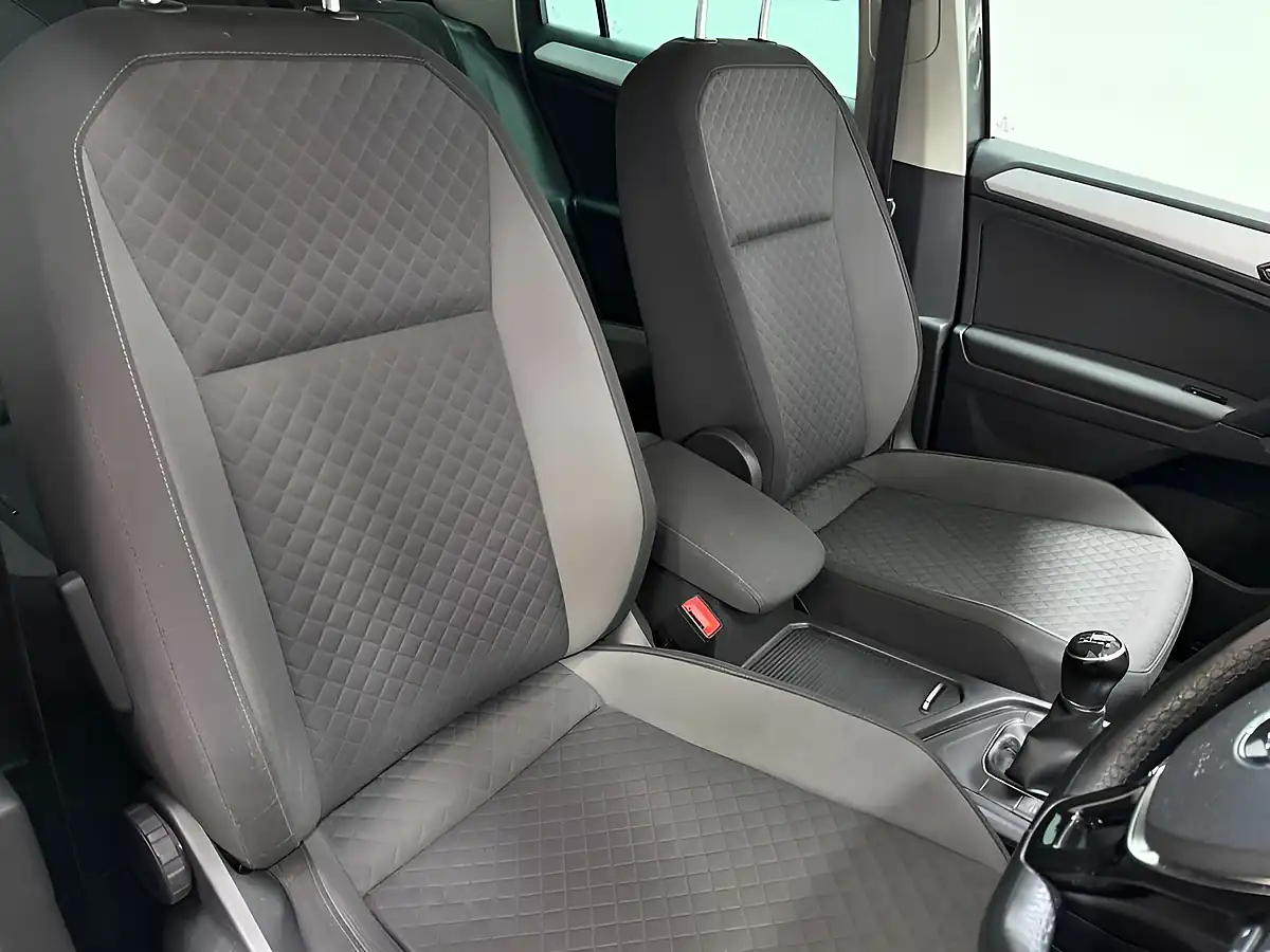 Used 2017 Volkswagen Tiguan Se Navigation Grey - Interior and Exterior details 15