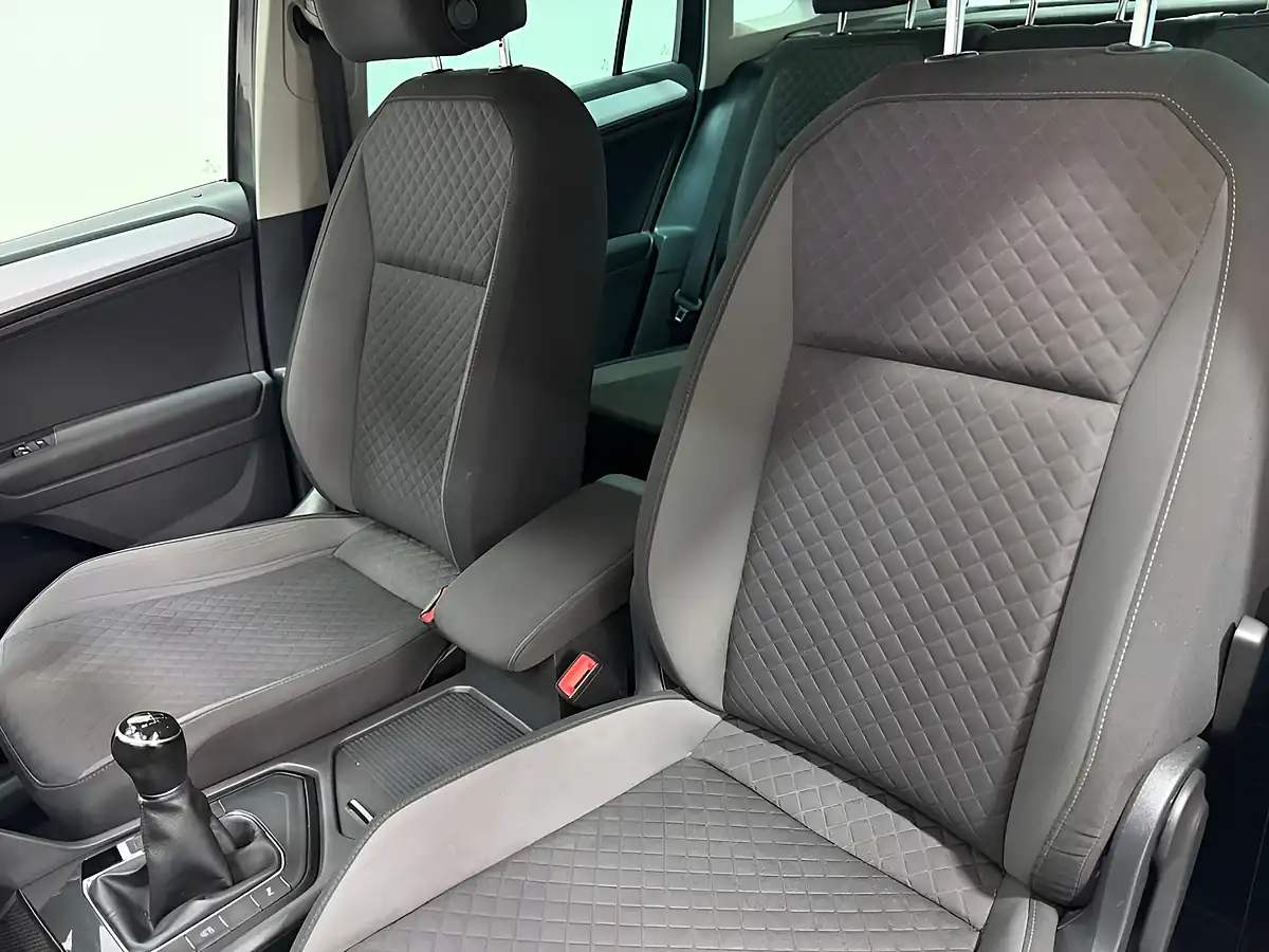 Used 2017 Volkswagen Tiguan Se Navigation Grey - Interior and Exterior details 17