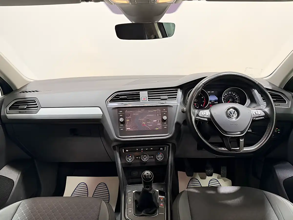 Used 2017 Volkswagen Tiguan Se Navigation Grey - Interior and Exterior details 4