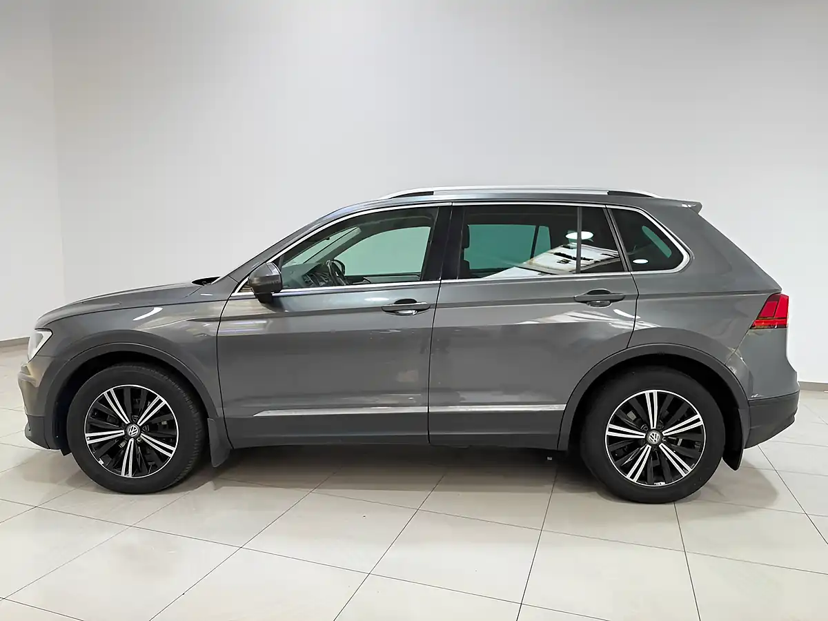 Used 2017 Volkswagen Tiguan Se Navigation Grey - Interior and Exterior details 6