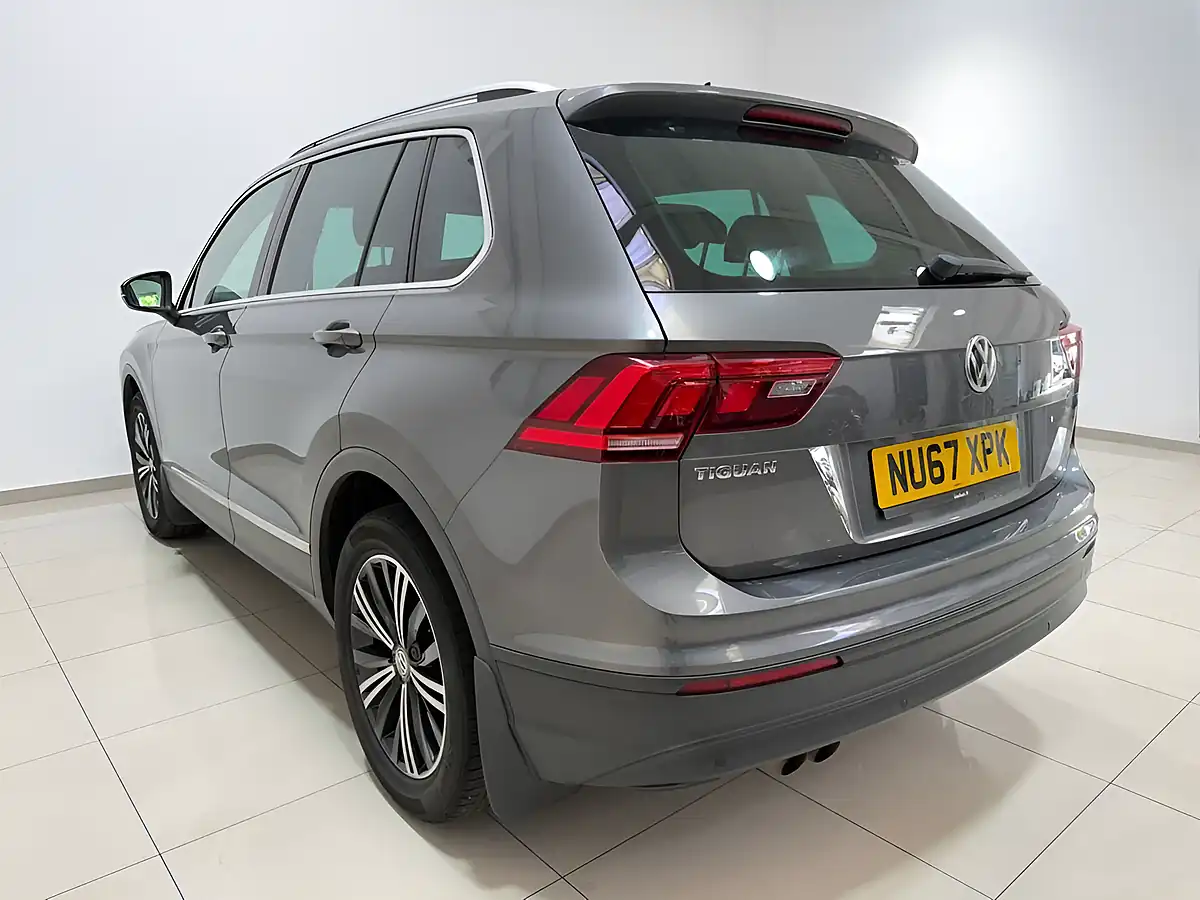 Used 2017 Volkswagen Tiguan Se Navigation Grey - Interior and Exterior details 8