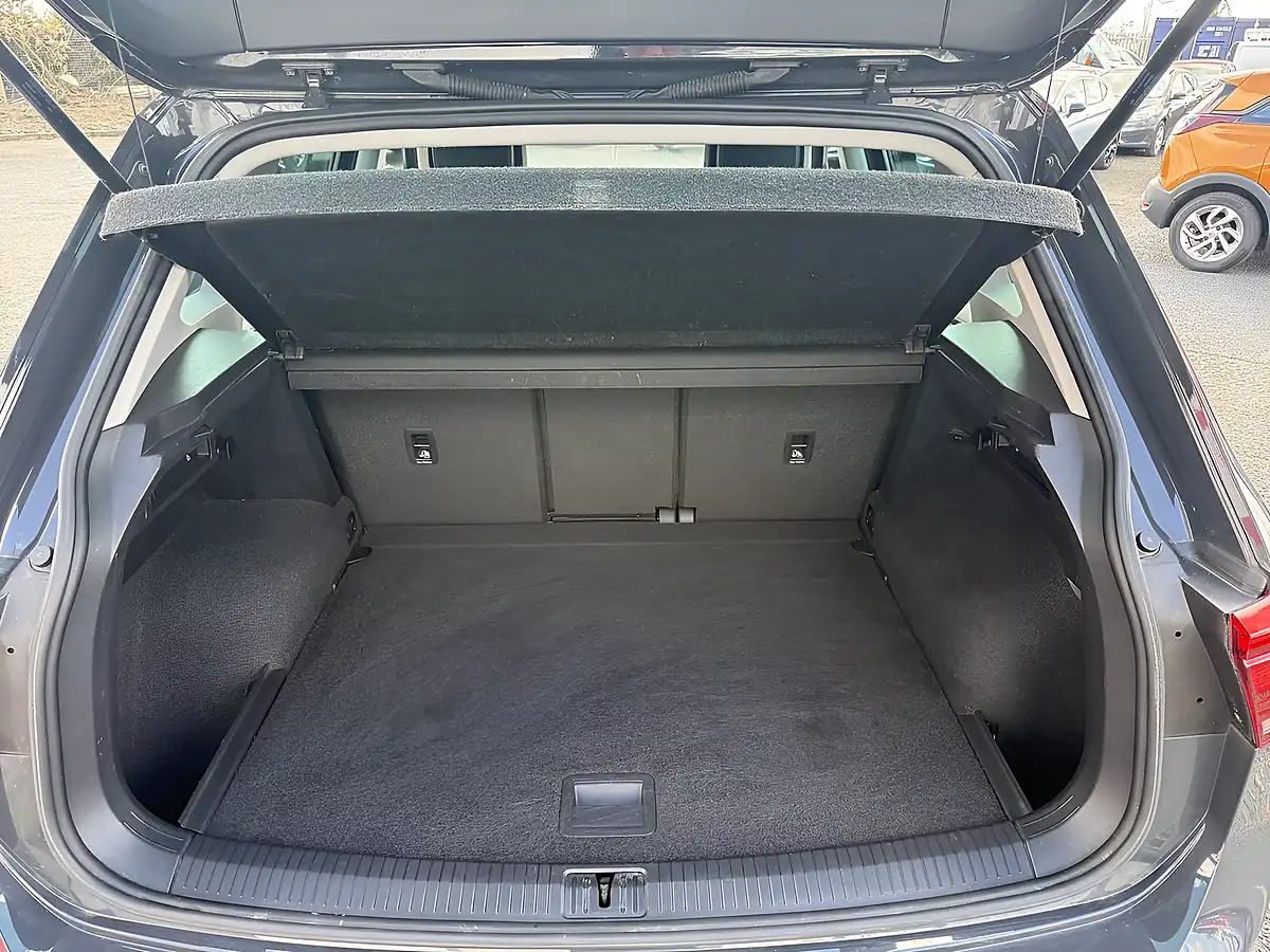 Used 2017 Volkswagen Tiguan Se Navigation Grey - Interior and Exterior details 11