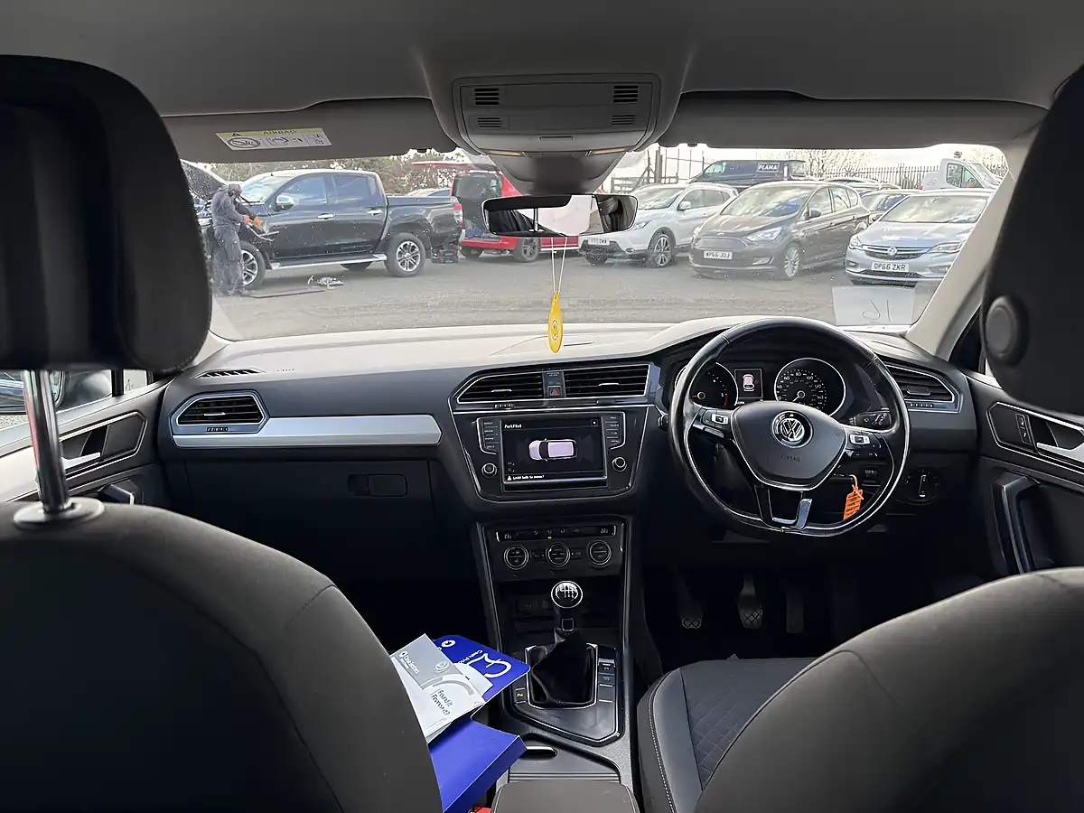 Used 2017 Volkswagen Tiguan Se Navigation Grey - Interior and Exterior details 15