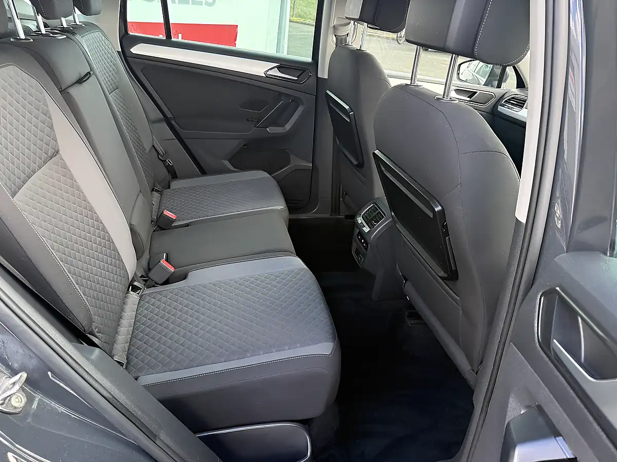 Used 2017 Volkswagen Tiguan Se Navigation Grey - Interior and Exterior details 16
