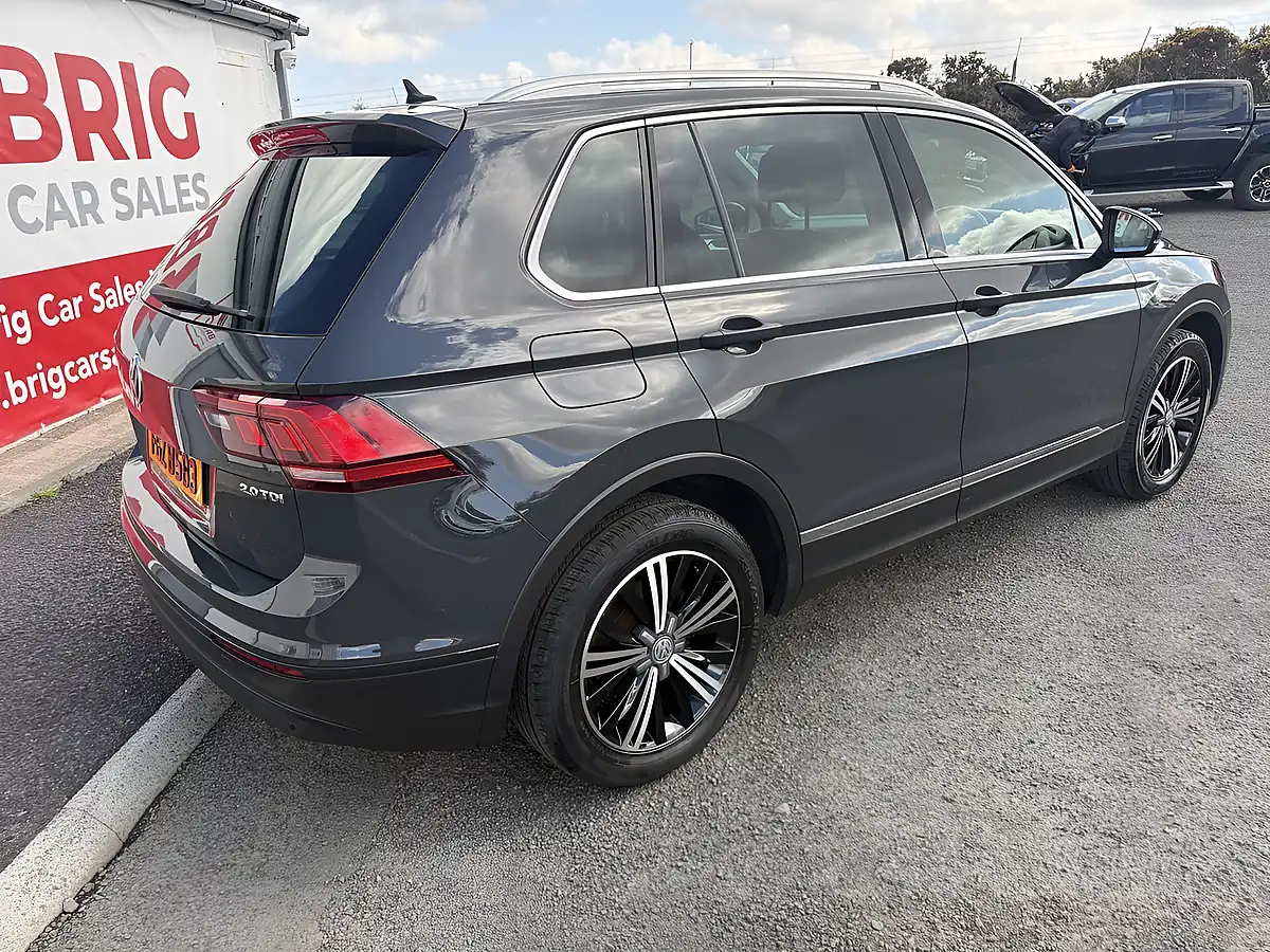 Used 2017 Volkswagen Tiguan Se Navigation Grey - Interior and Exterior details 2