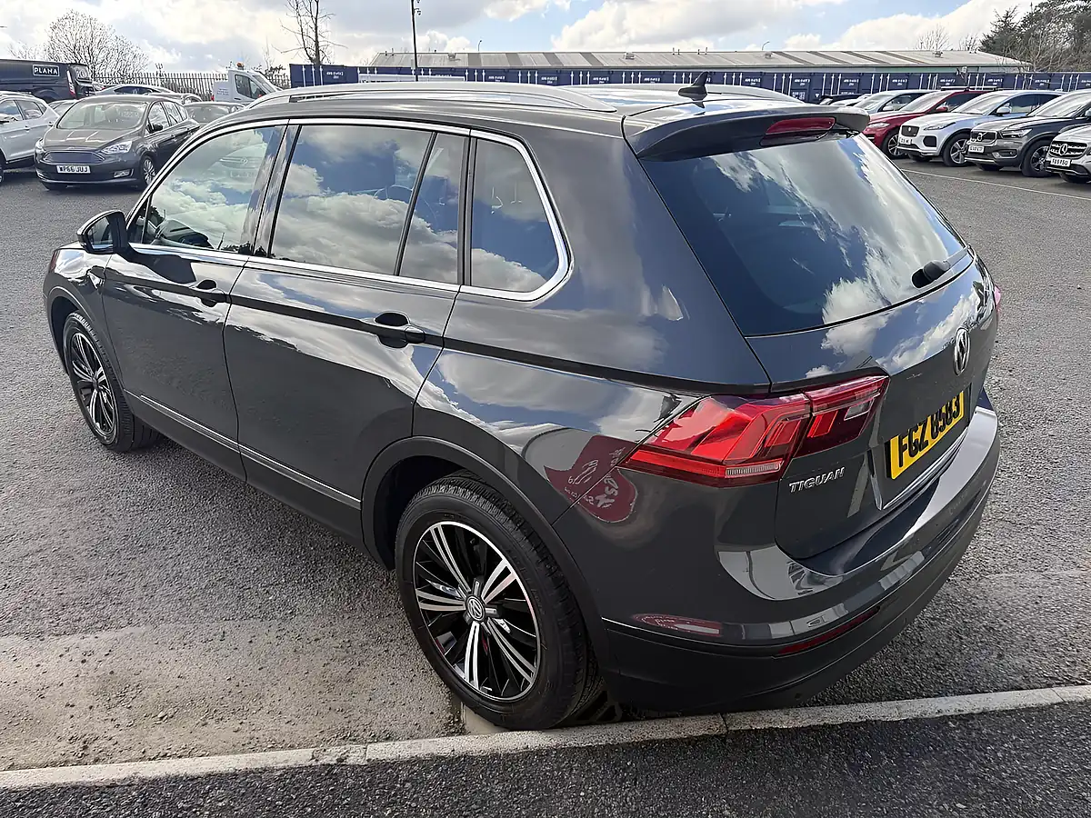 Used 2017 Volkswagen Tiguan Se Navigation Grey - Interior and Exterior details 5
