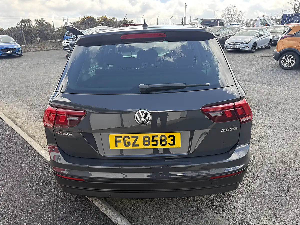 Used 2017 Volkswagen Tiguan Se Navigation Grey - Interior and Exterior details 9