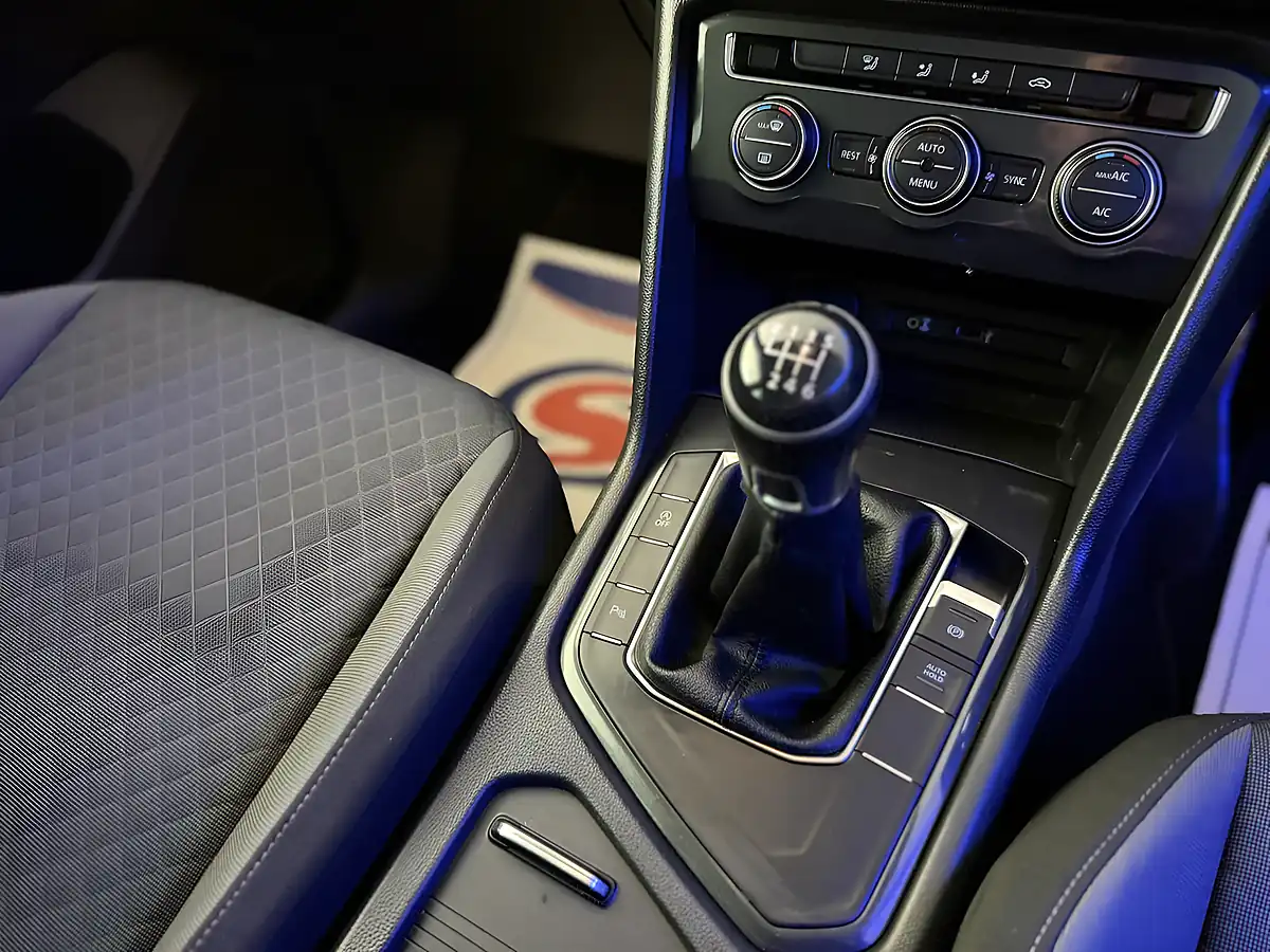 Used 2017 Volkswagen Tiguan Se Navigation Grey - Interior and Exterior details 10
