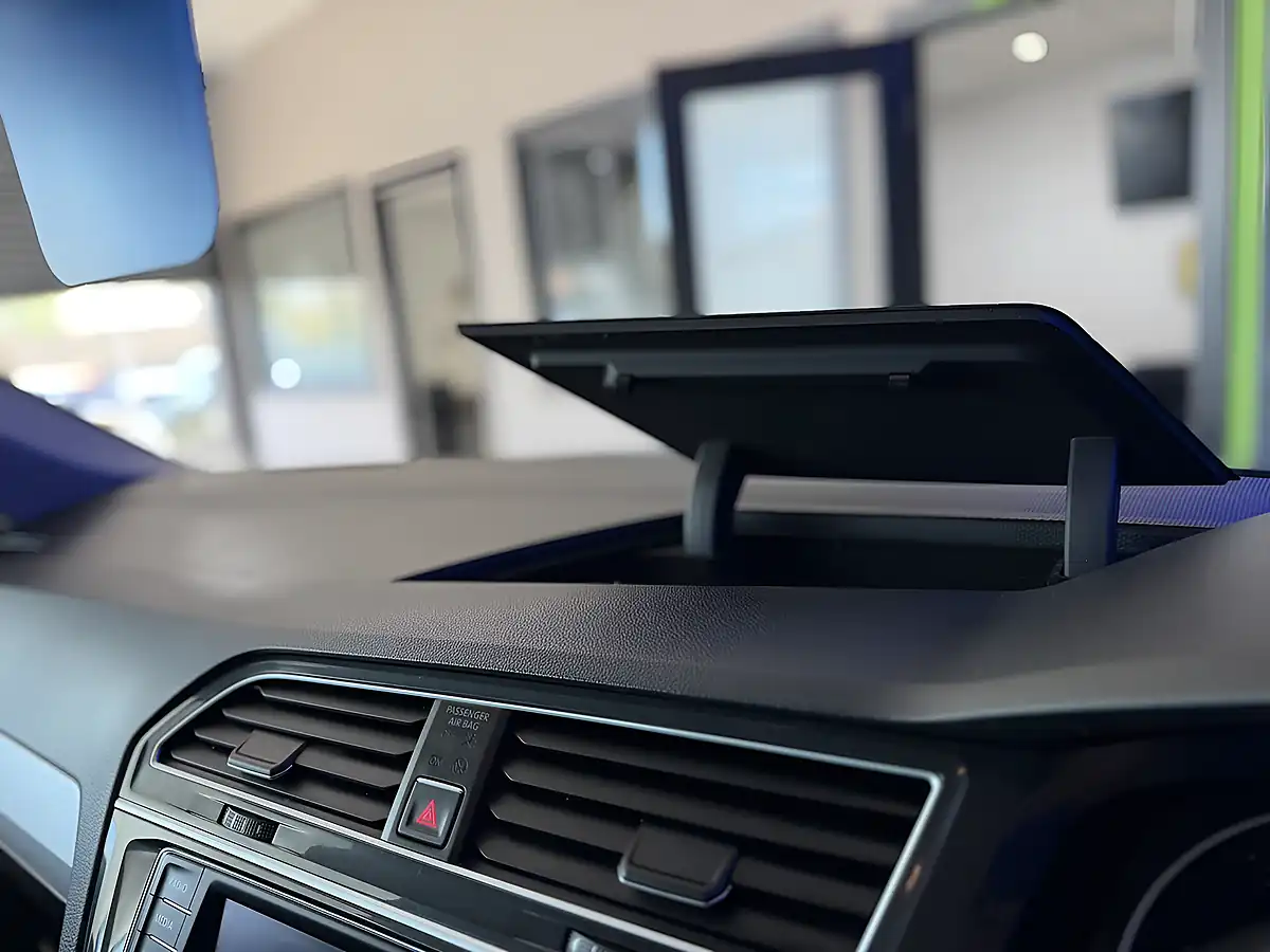 Used 2017 Volkswagen Tiguan Se Navigation Grey - Interior and Exterior details 11