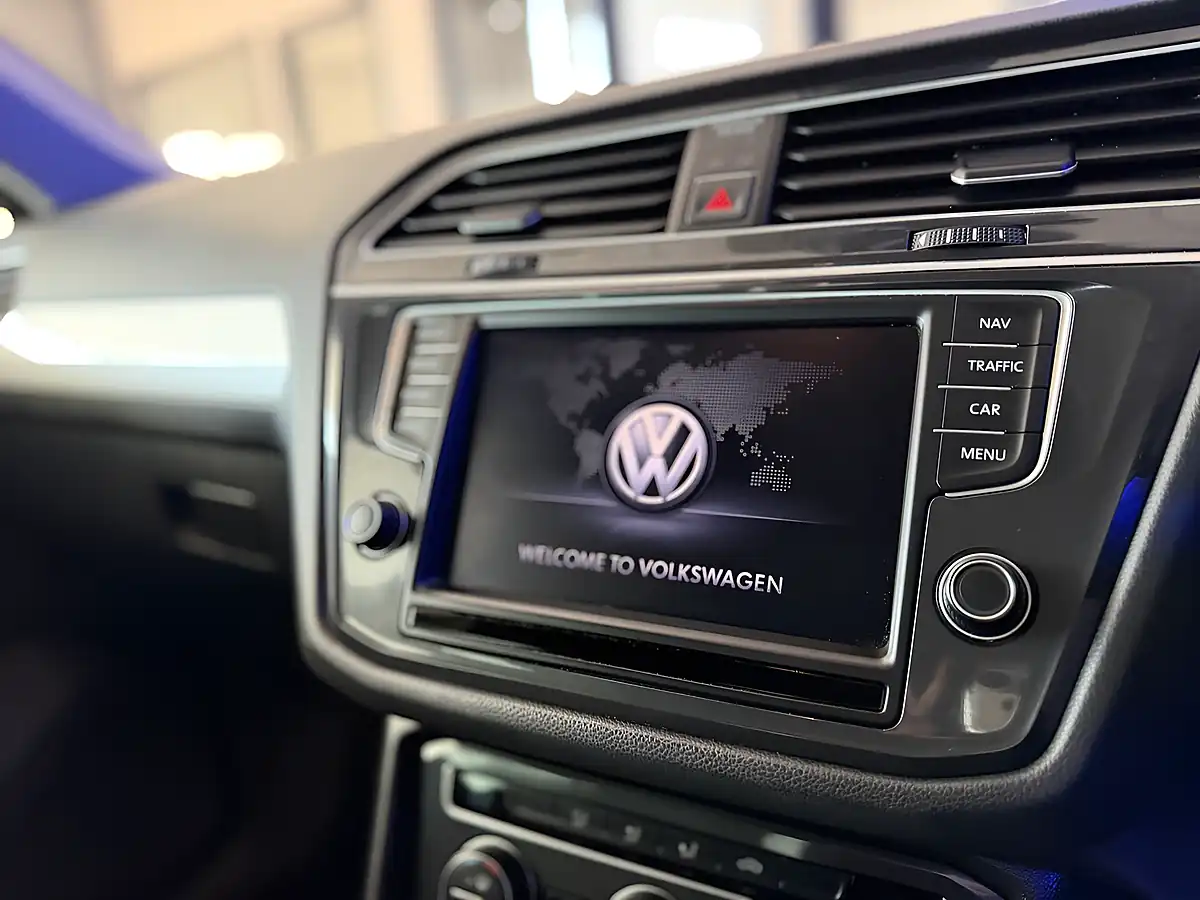 Used 2017 Volkswagen Tiguan Se Navigation Grey - Interior and Exterior details 12