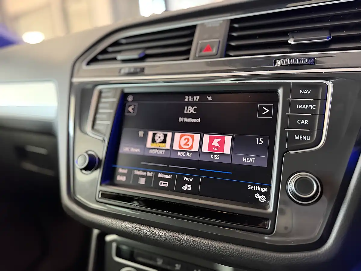 Used 2017 Volkswagen Tiguan Se Navigation Grey - Interior and Exterior details 13