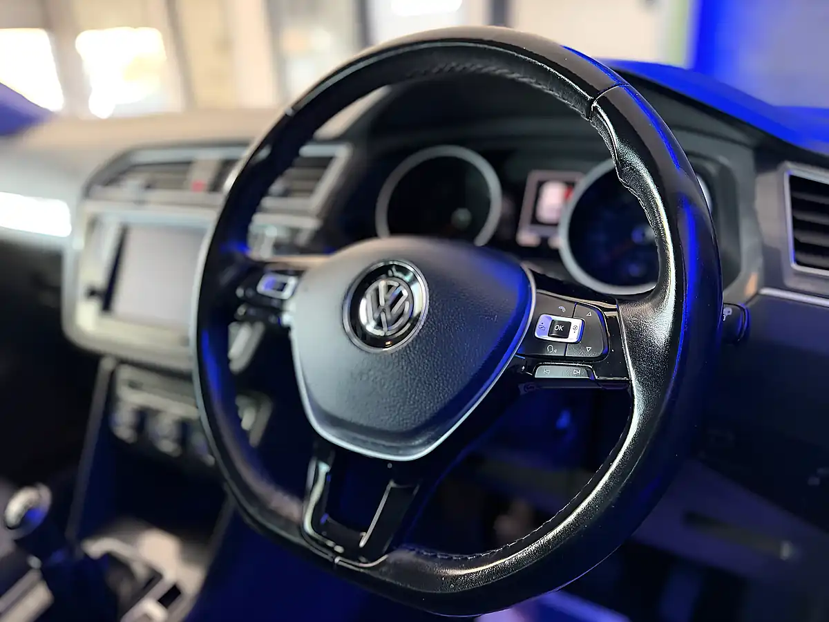 Used 2017 Volkswagen Tiguan Se Navigation Grey - Interior and Exterior details 6