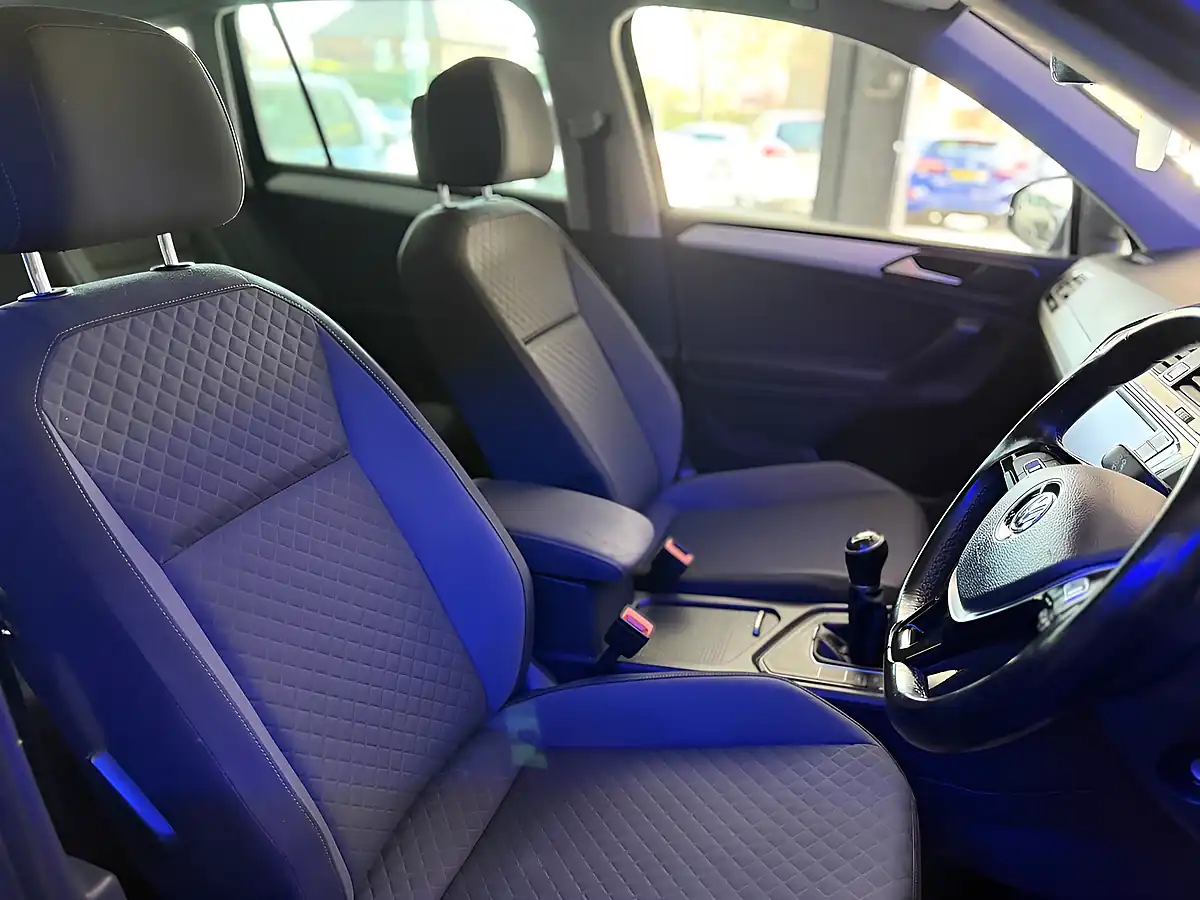 Used 2017 Volkswagen Tiguan Se Navigation Grey - Interior and Exterior details 7
