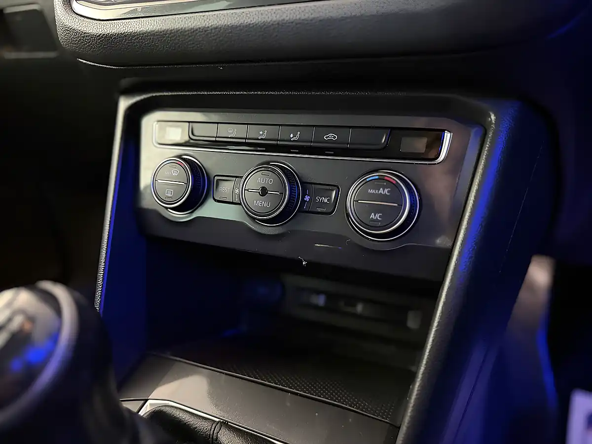 Used 2017 Volkswagen Tiguan Se Navigation Grey - Interior and Exterior details 9
