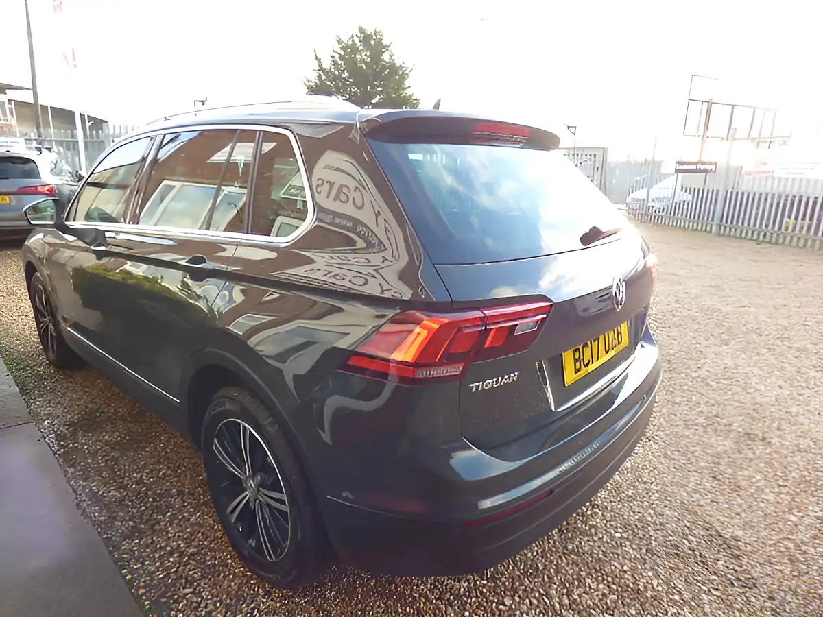 Used 2017 Volkswagen Tiguan Se Navigation Grey - Interior and Exterior details 10