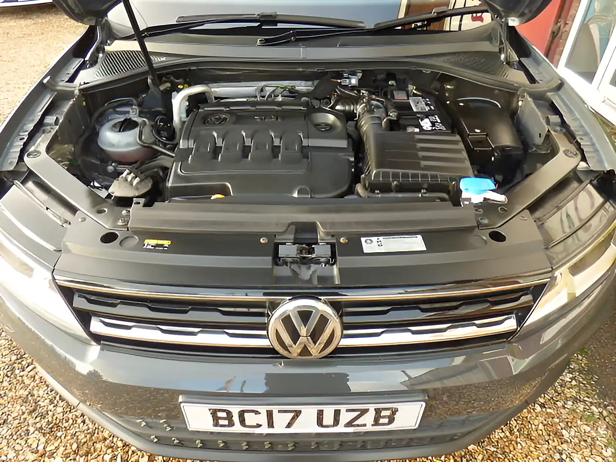 Used 2017 Volkswagen Tiguan Se Navigation Grey - Interior and Exterior details 13