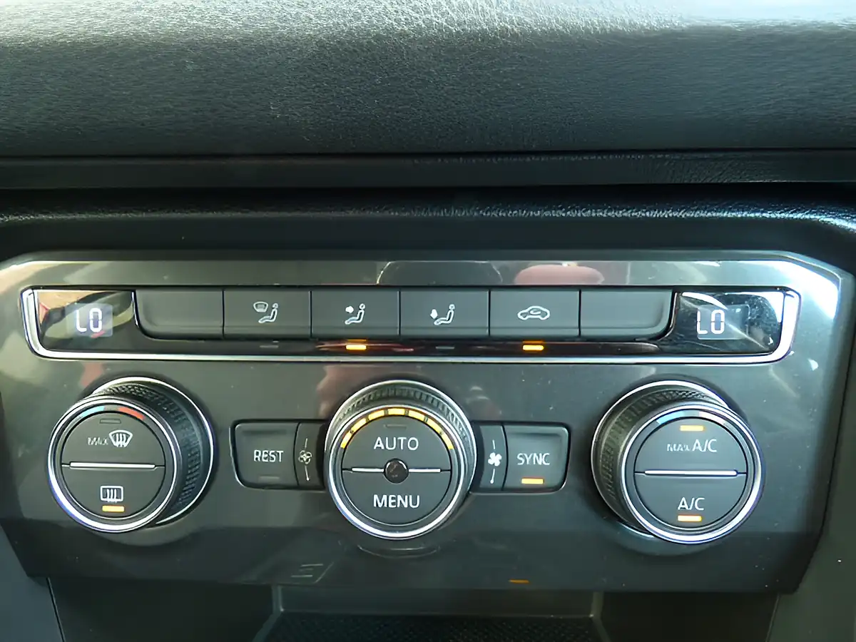 Used 2017 Volkswagen Tiguan Se Navigation Grey - Interior and Exterior details 17