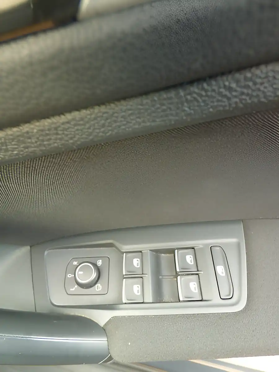 Used 2017 Volkswagen Tiguan Se Navigation Grey - Interior and Exterior details 19