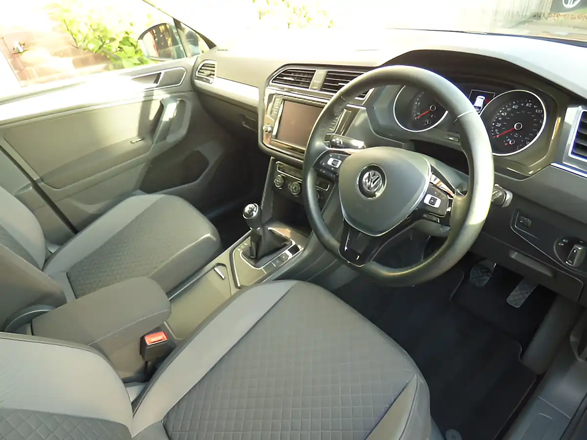 Used 2017 Volkswagen Tiguan Se Navigation Grey - Interior and Exterior details 3
