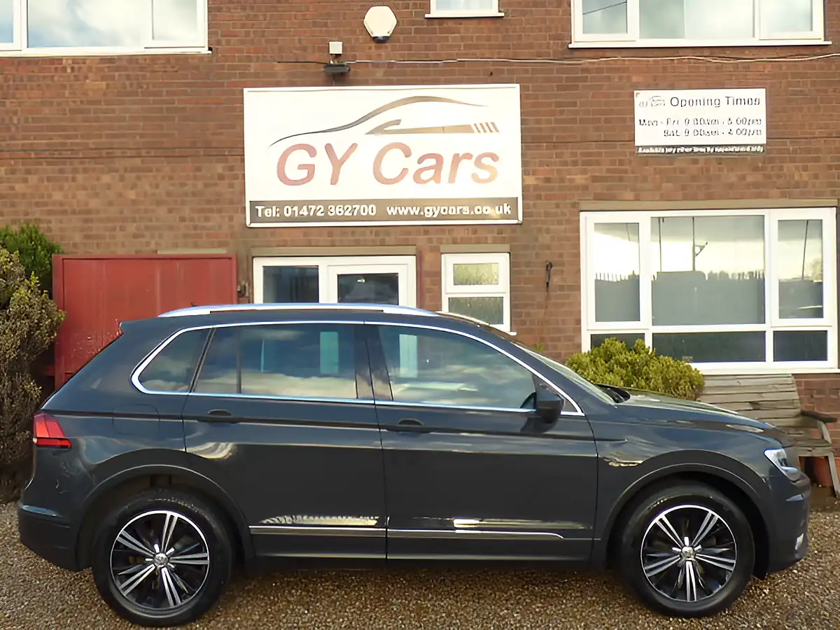 Used 2017 Volkswagen Tiguan Se Navigation Grey - Interior and Exterior details 4