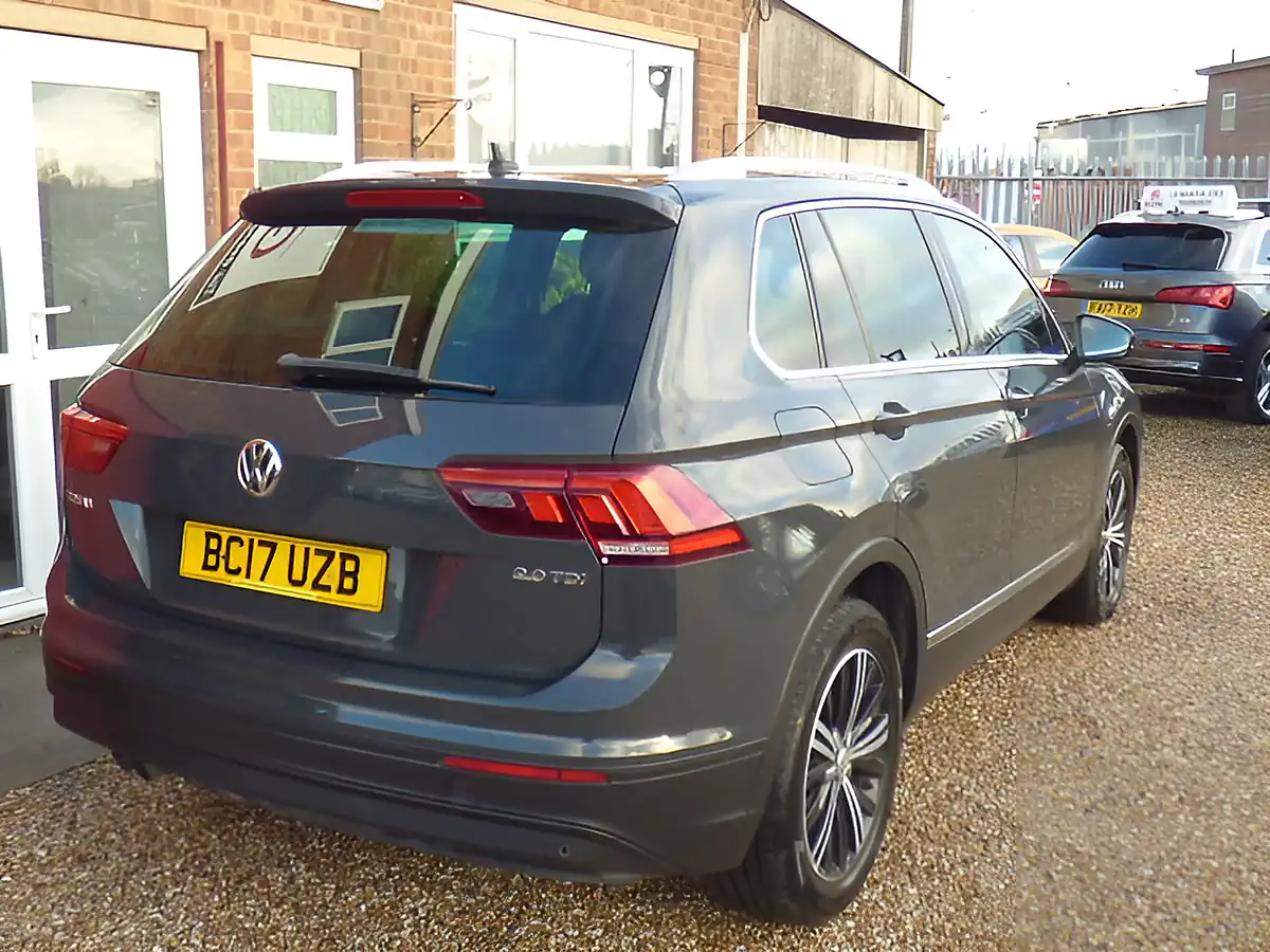 Used 2017 Volkswagen Tiguan Se Navigation Grey - Interior and Exterior details 6