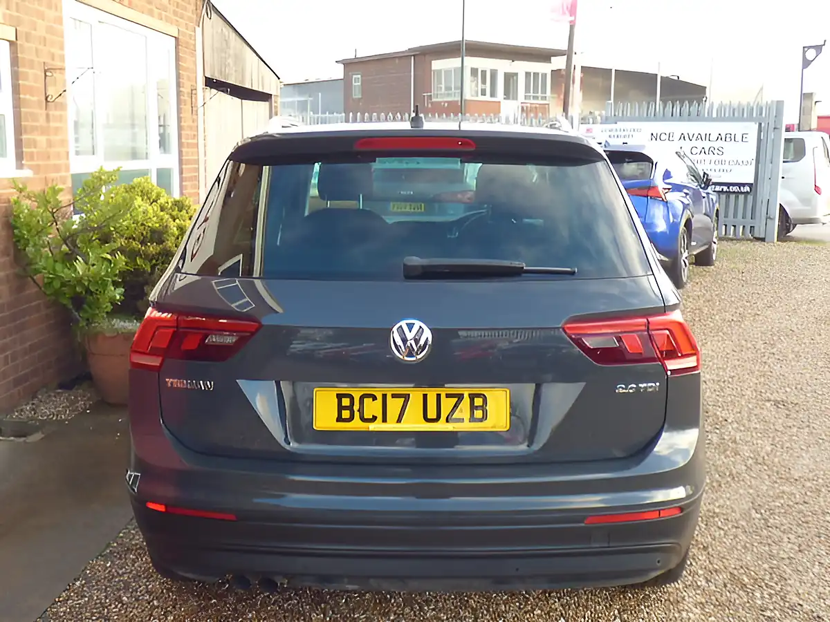 Used 2017 Volkswagen Tiguan Se Navigation Grey - Interior and Exterior details 7