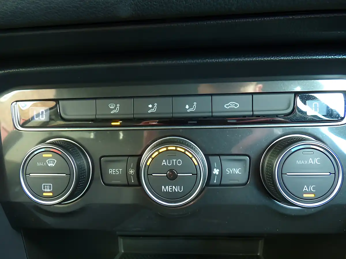 Used 2017 Volkswagen Tiguan Se Navigation Grey - Interior and Exterior details 8