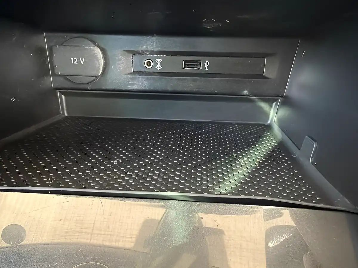 Used 2017 Volkswagen Tiguan Se Navigation Indium Grey - Interior and Exterior details 16