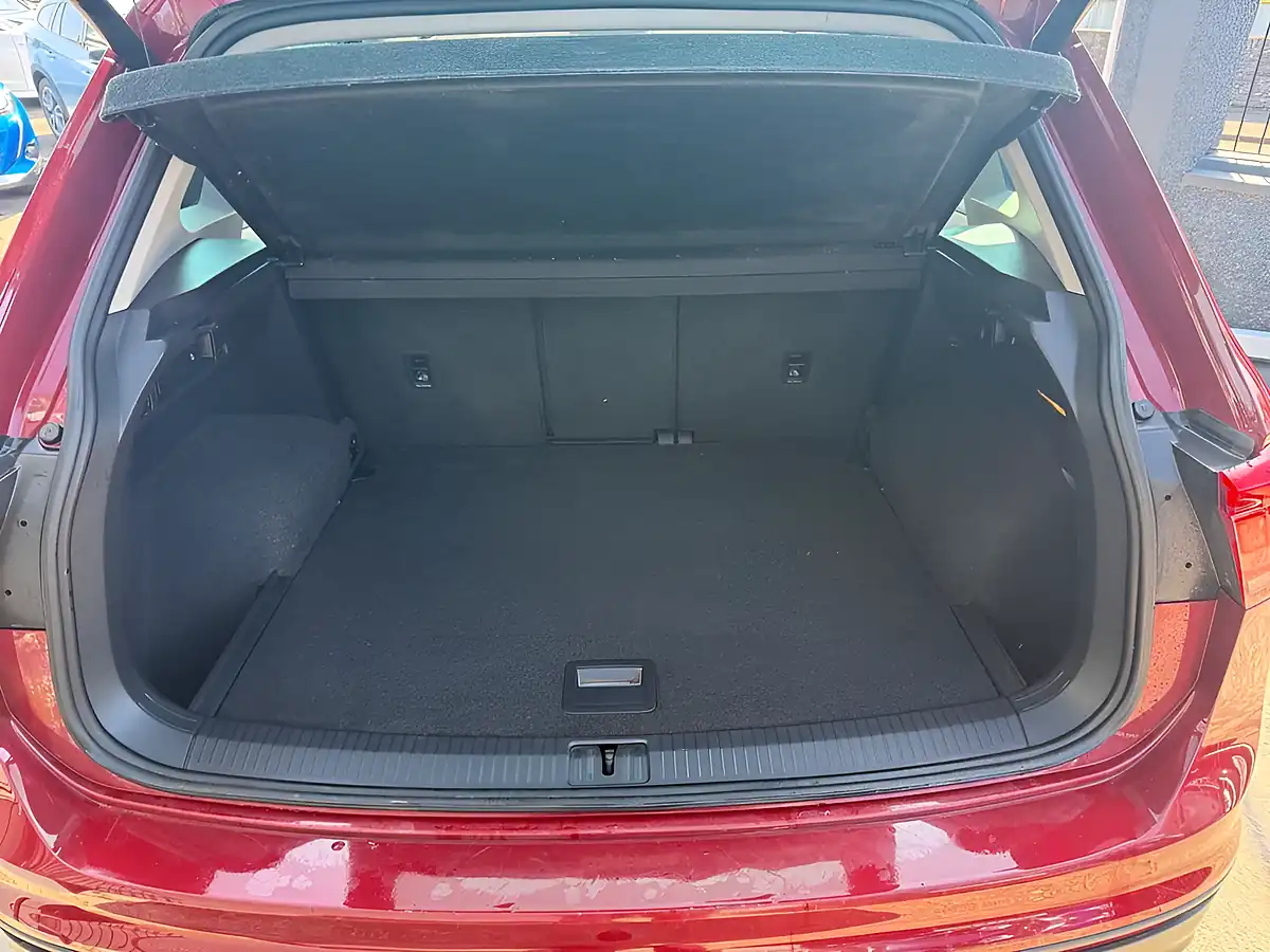 Used 2017 Volkswagen Tiguan Se Navigation Red - Interior and Exterior details 11