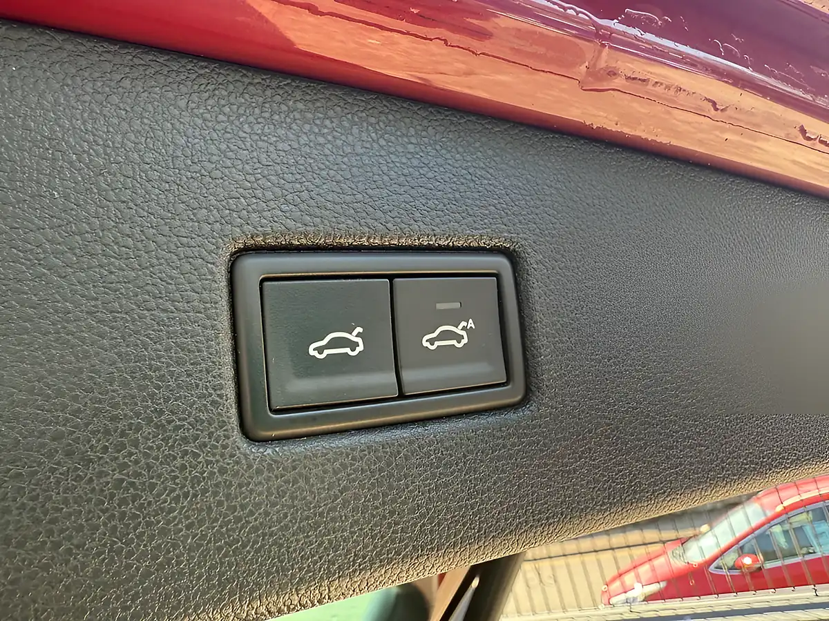 Used 2017 Volkswagen Tiguan Se Navigation Red - Interior and Exterior details 12