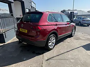 Used 2017 Volkswagen Tiguan Se Navigation Red - Interior and Exterior details 6