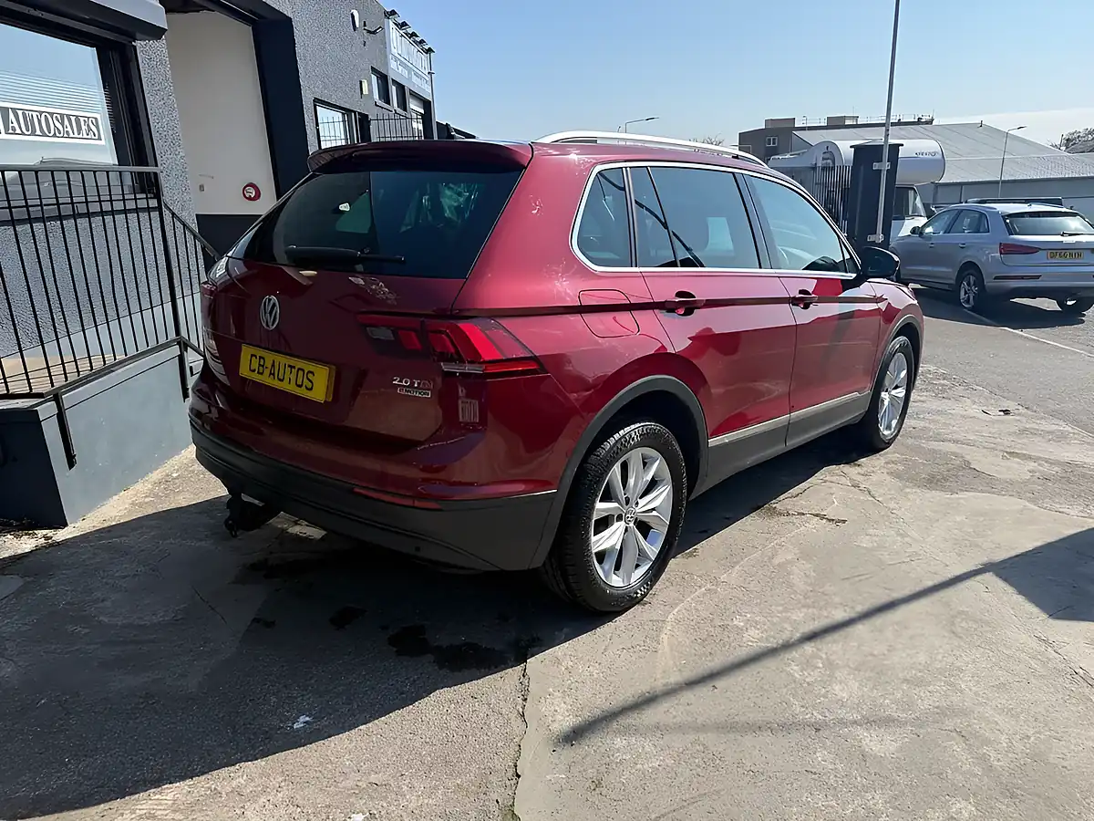 Used 2017 Volkswagen Tiguan Se Navigation Red - Interior and Exterior details 6