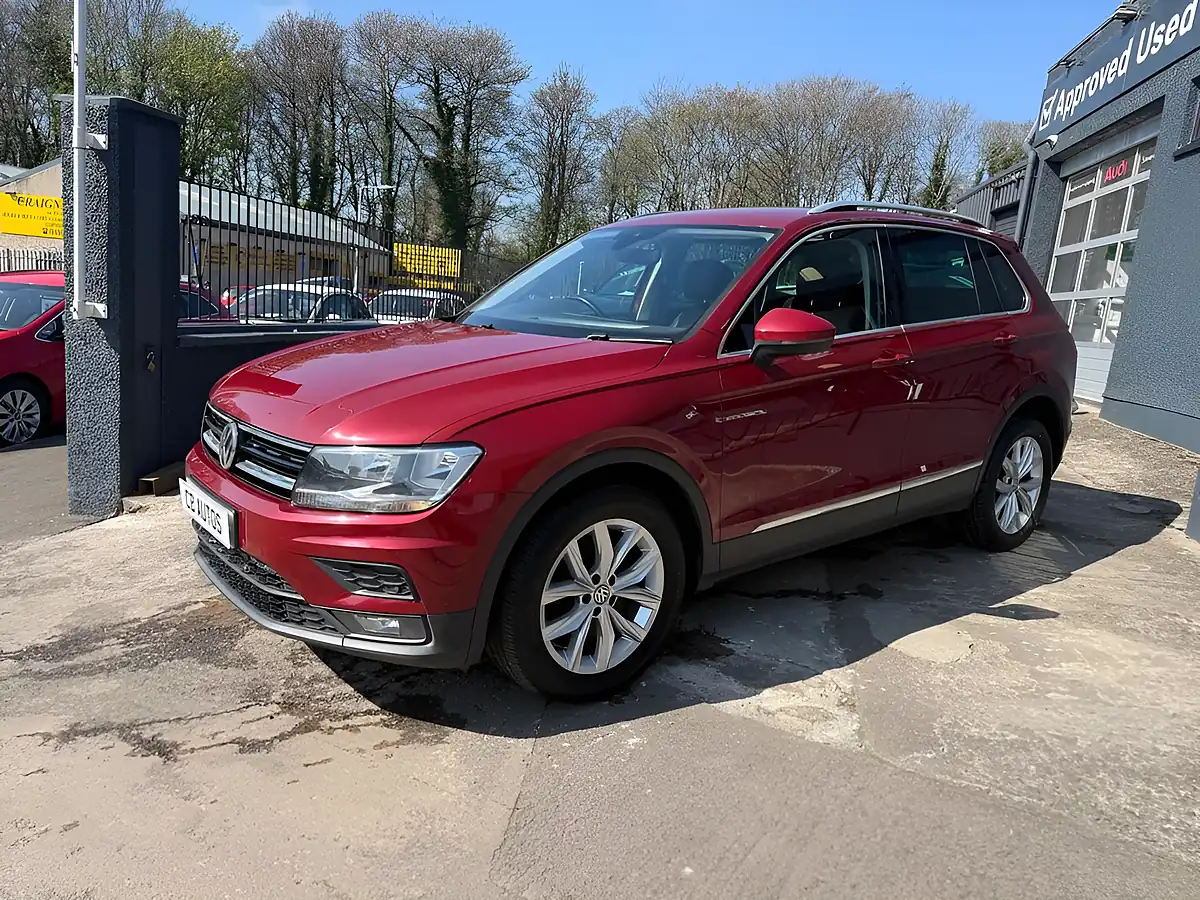 Used 2017 Volkswagen Tiguan Se Navigation Red - Interior and Exterior details 7
